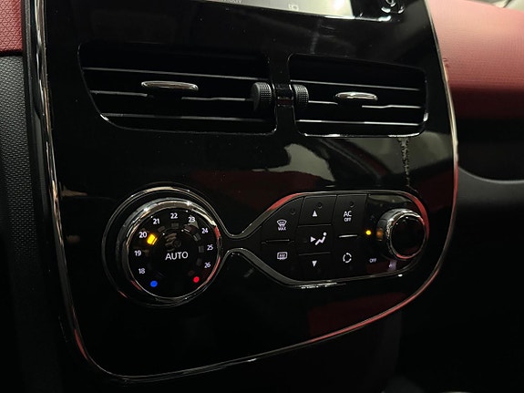 Renault Clio 13 of 16