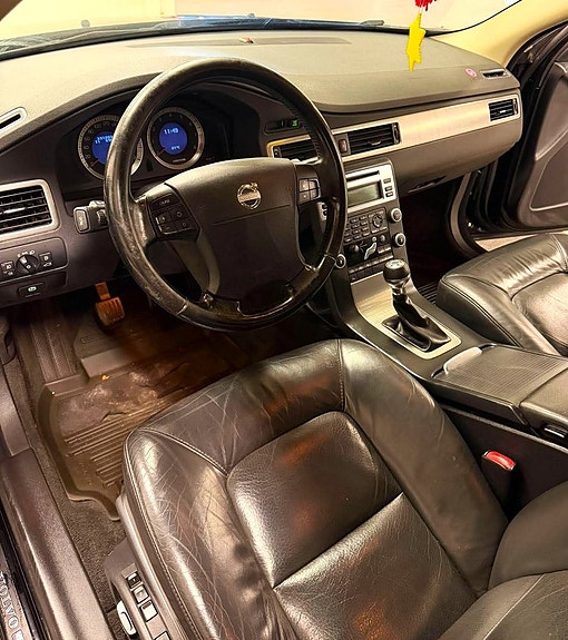 Volvo V70 11 of 17