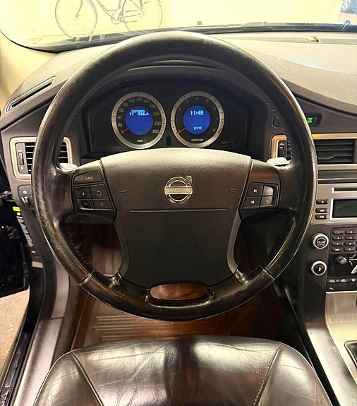 Volvo V70 12 of 17