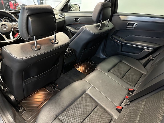 Mercedes-Benz E220 16 of 30