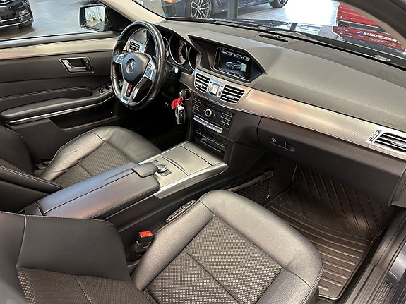Mercedes-Benz E220 12 of 30