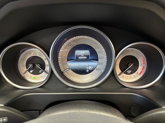 Mercedes-Benz E220 21 of 30