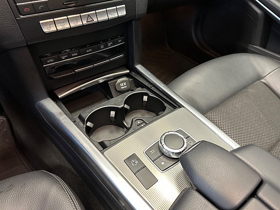Mercedes-Benz E220 23 of 30