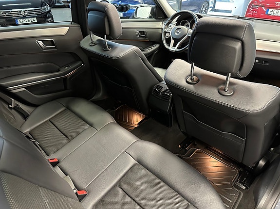 Mercedes-Benz E220 17 of 30
