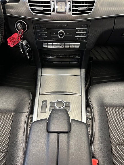 Mercedes-Benz E220 22 of 30