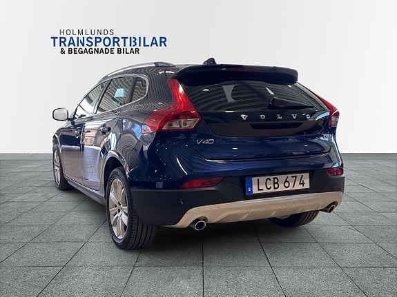 Volvo V40 Cross Country 2 of 28