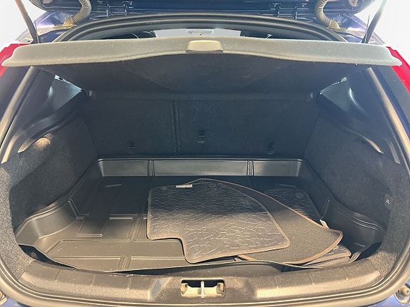 Volvo V40 Cross Country 10 of 28