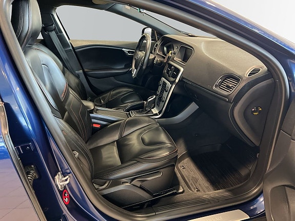 Volvo V40 Cross Country 6 of 28