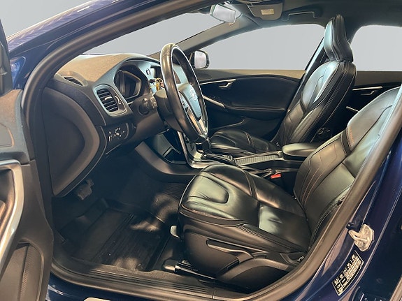 Volvo V40 Cross Country 12 of 28