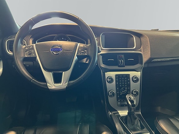 Volvo V40 Cross Country 8 of 28