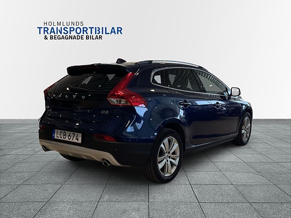 Volvo V40 Cross Country 18 of 28