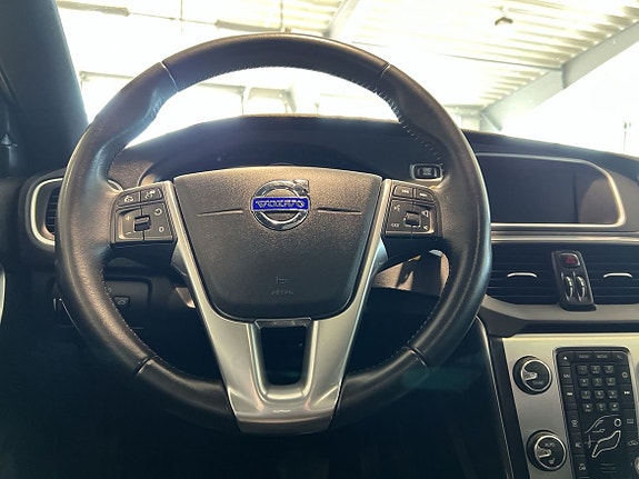 Volvo V40 Cross Country 13 of 28