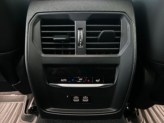 BMW 330e 12 of 19