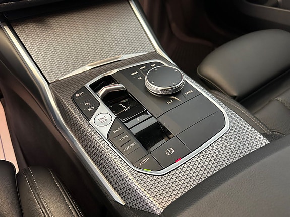 BMW 330e 13 of 19