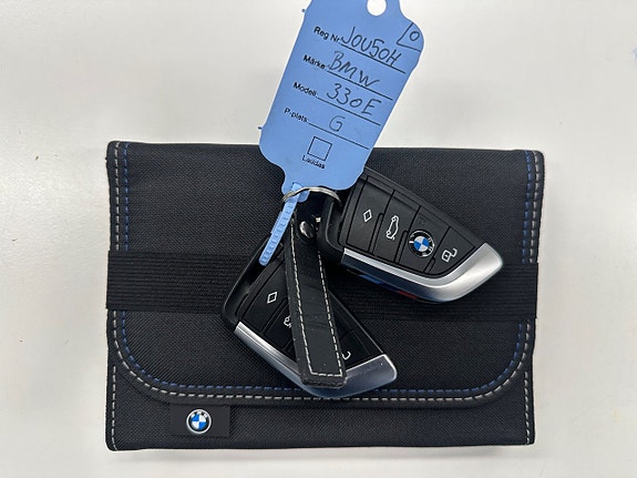 BMW 330e 16 of 19
