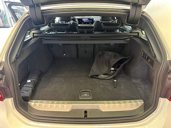 BMW 330e 17 of 19