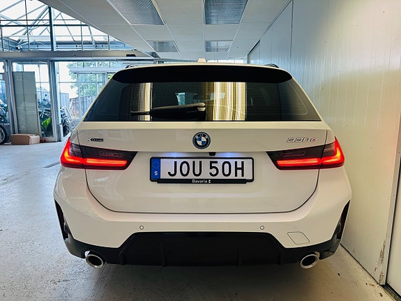 BMW 330e 19 of 19