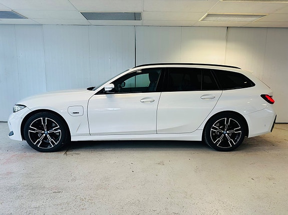BMW 330e 2 of 19