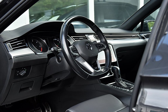 Volkswagen Passat 9 of 30