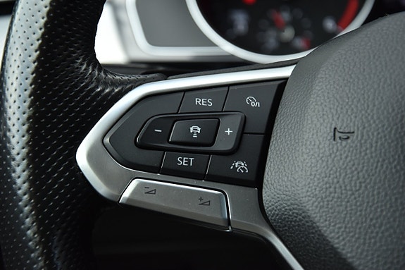 Volkswagen Passat 27 of 30