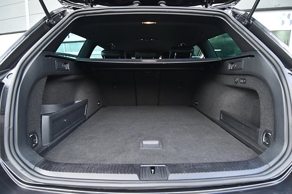 Volkswagen Passat 12 of 30