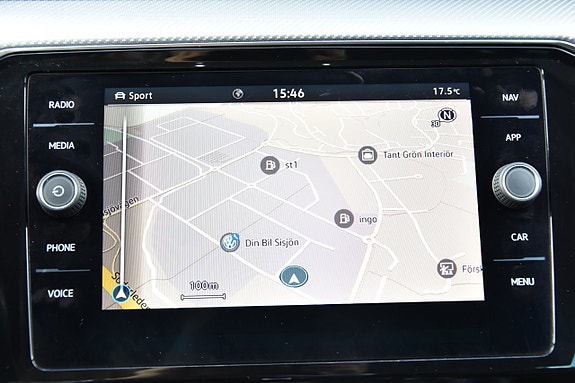 Volkswagen Passat 19 of 30