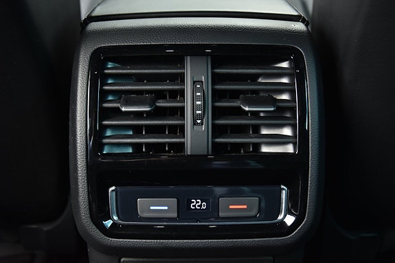 Volkswagen Passat 28 of 30