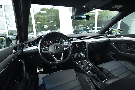 Volkswagen Passat 13 of 30