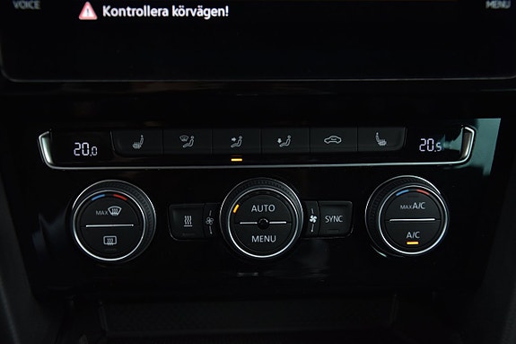 Volkswagen Passat 16 of 30