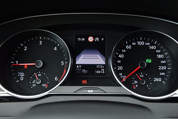 Volkswagen Passat 26 of 30