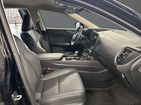 Lexus NX450h+ 9 of 11