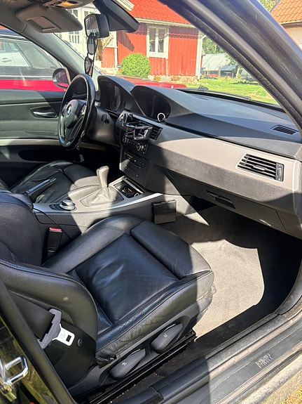 BMW 325d 3 of 7