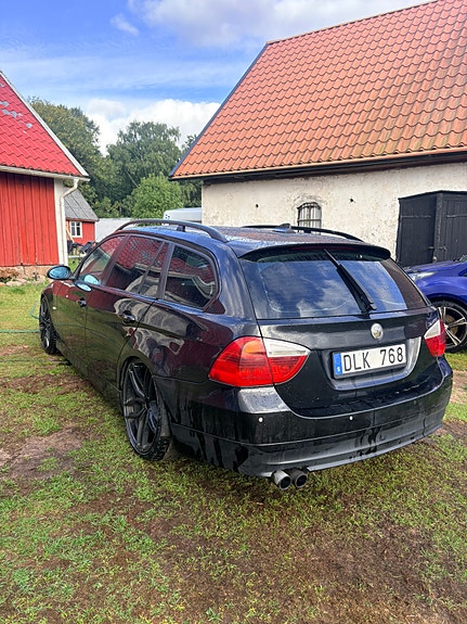 BMW 325d 2 of 7