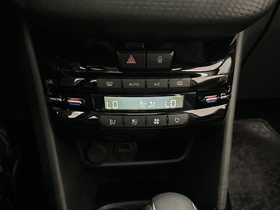 Peugeot 2008 25 of 30