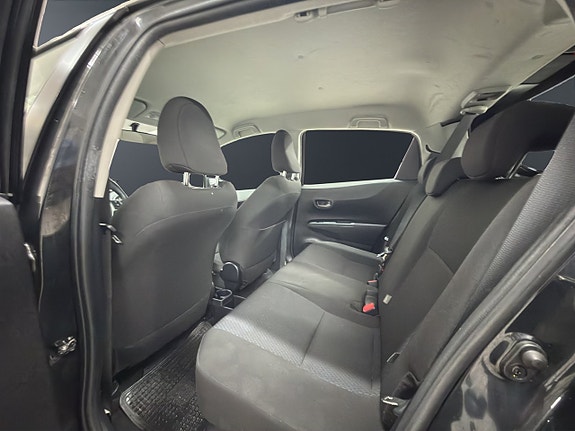 Toyota RAV4 10 of 16