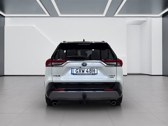 Toyota RAV4 6 of 16