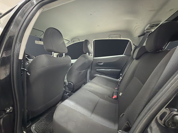 Toyota RAV4 9 of 16