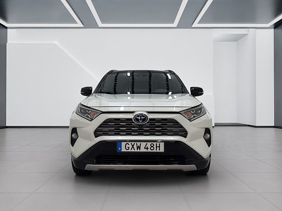 Toyota RAV4 3 of 16