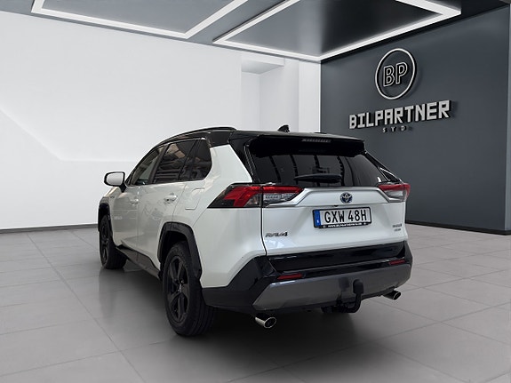 Toyota RAV4 7 of 16