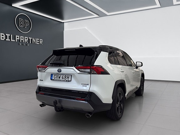 Toyota RAV4 5 of 16