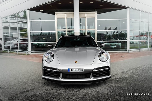 Porsche 911 Turbo S 3 of 26