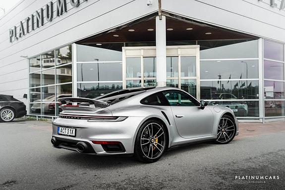 Porsche 911 Turbo S 2 of 26