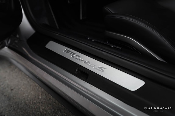 Porsche 911 Turbo S 21 of 26