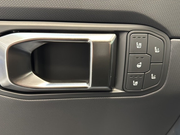 Kia Seltos 16 of 21