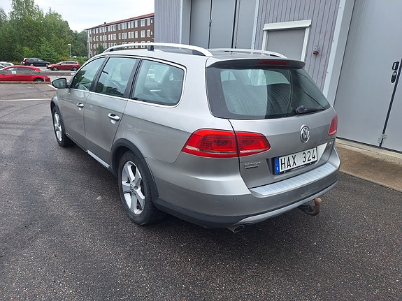 Volkswagen Passat Alltrack 4 of 13