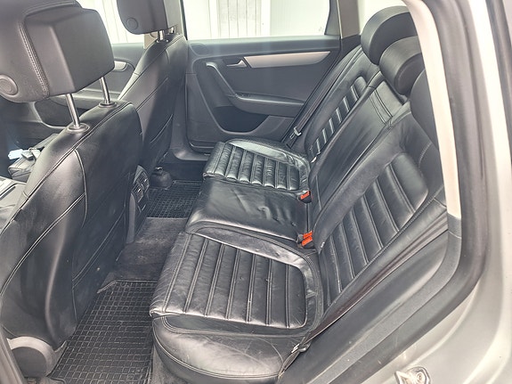 Volkswagen Passat Alltrack 11 of 13
