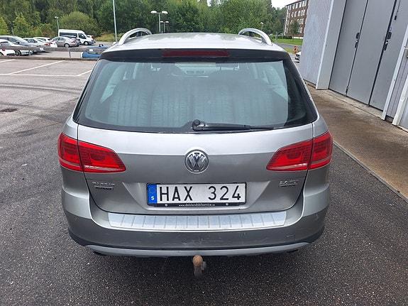 Volkswagen Passat Alltrack 10 of 13