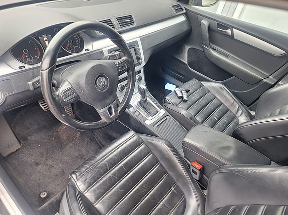 Volkswagen Passat Alltrack 12 of 13