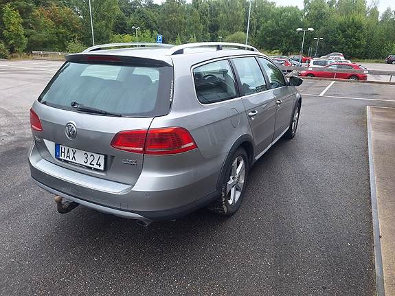 Volkswagen Passat Alltrack 3 of 13
