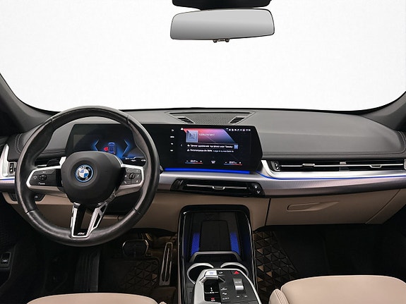 BMW iX1 14 of 28